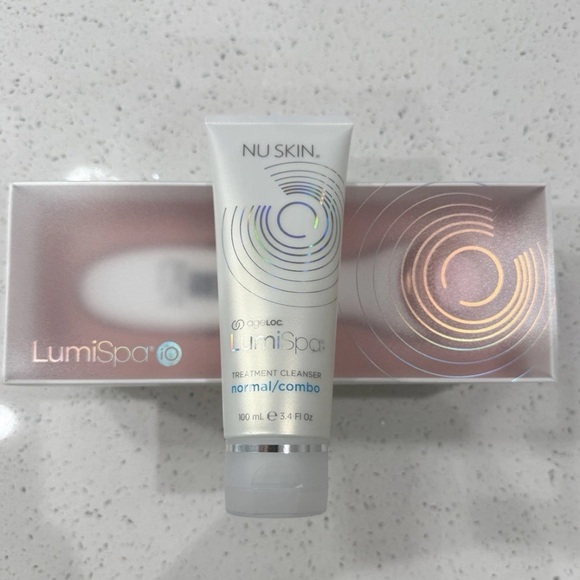 Nu Skin ROSE GOLD ageLOC LumiSpa iO Facial Device with Normal Treatment
Head NEW - Picture 1 of 7